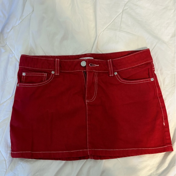 Red mini skirt - Picture 1 of 3